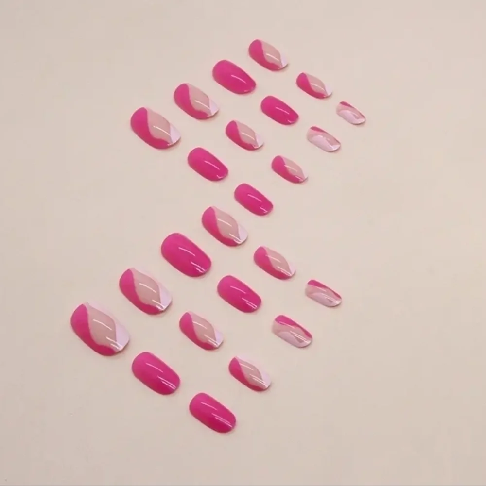 24 Pieces Fake Press On Nails